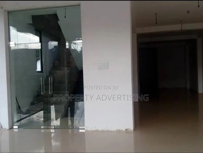 Commercial building for rent in Kadawatha main road