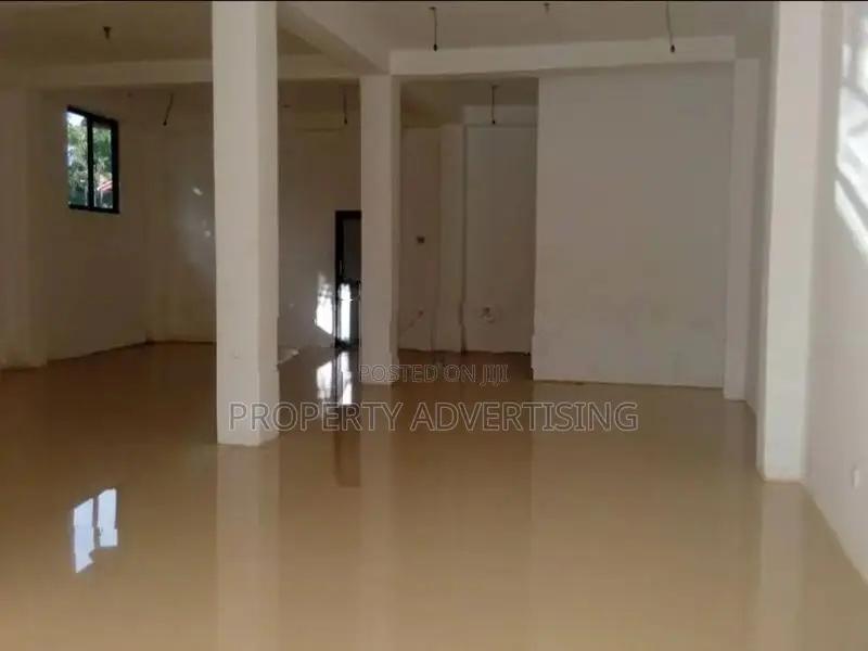 Commercial building for rent in Kadawatha main road