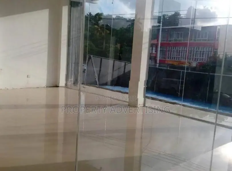 Commercial building for rent in Kadawatha main road