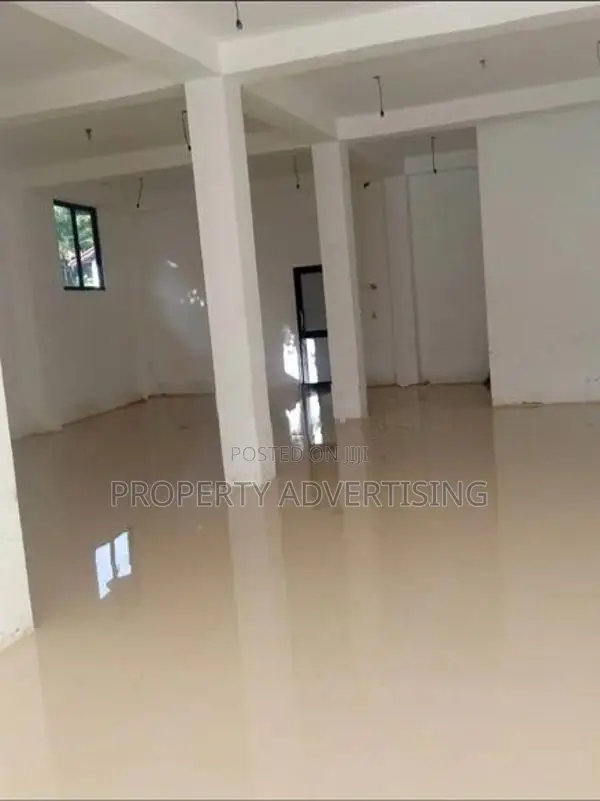 Commercial building for rent in Kadawatha main road