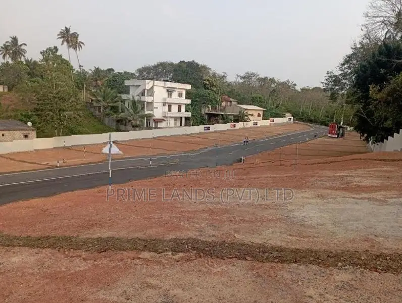 තේවත්ත පාරෙන් අගනා ඉඩමක් කහතුඩුවට ලඟින්