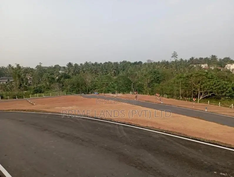 තේවත්ත පාරෙන් අගනා ඉඩමක් කහතුඩුවට ලඟින්