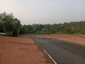 තේවත්ත පාරෙන් අගනා ඉඩමක් කහතුඩුවට ලඟින්