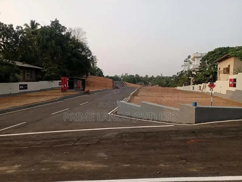 කැස්බෑව නගරයට ලඟින් වටිනා ඉඩමක්