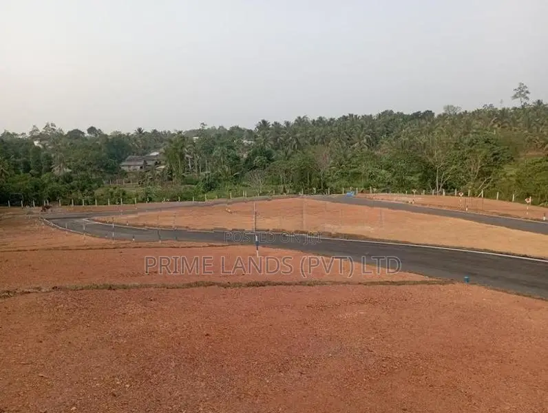 කැස්බෑව නගරයට ලඟින් වටිනා ඉඩමක්