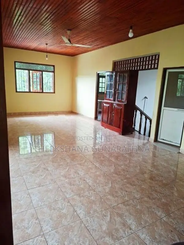 Upper Floor House for Rent in Karapitya
