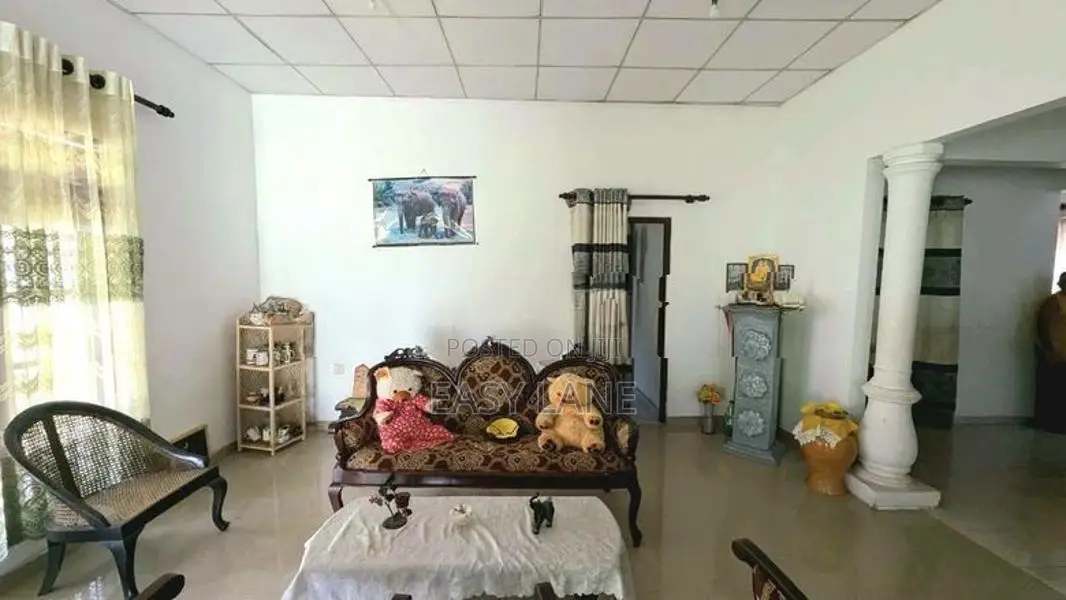 House for sale in gampaha / SA 14911