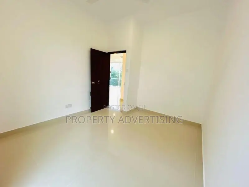 Rajagiriya 3 BR Kalapaluwawa Road Brand New Apartment for Sale