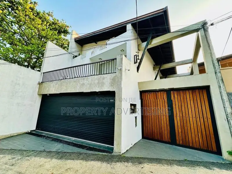 Luxurious 4-Bedroom House for Sale Thalawathugoda