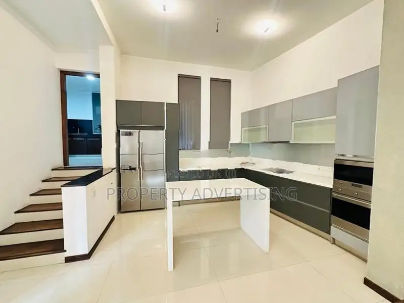 Luxurious 4-Bedroom House for Sale Thalawathugoda