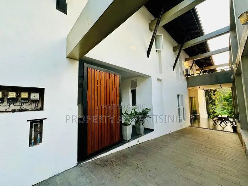 Luxurious 4-Bedroom House for Sale Thalawathugoda