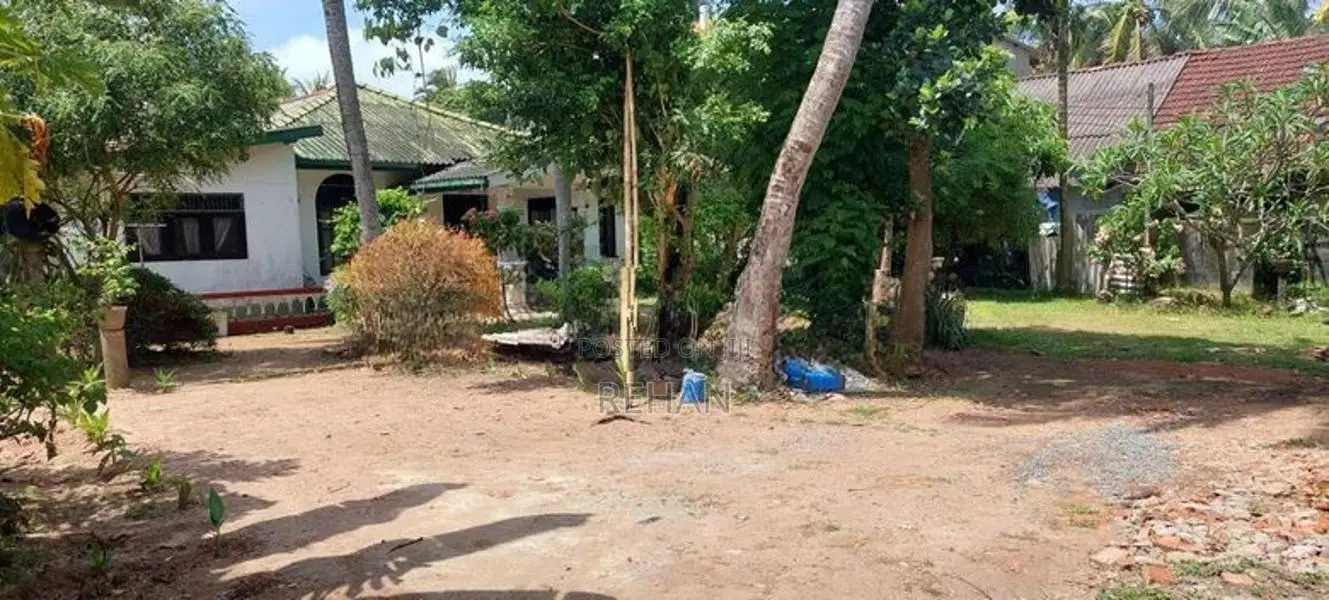 33 Perches Land With A House Panadura