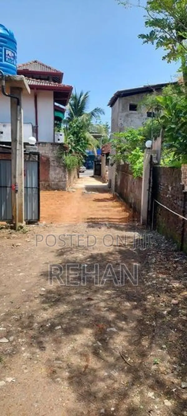 33 Perches Land With A House Panadura