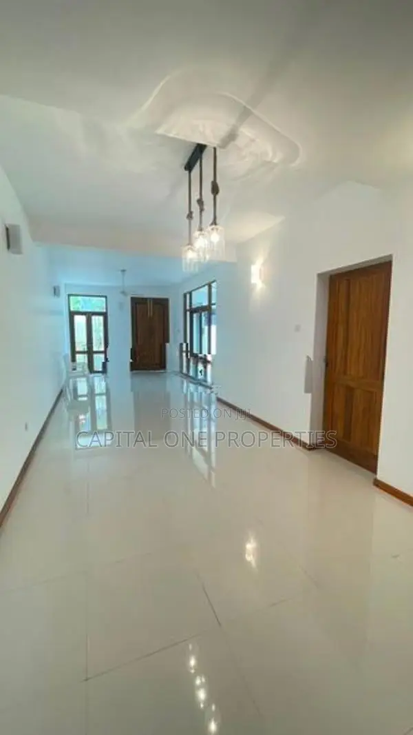 Luxury House For Rent In Liyanage Mawatha Battaramulla - 4022U