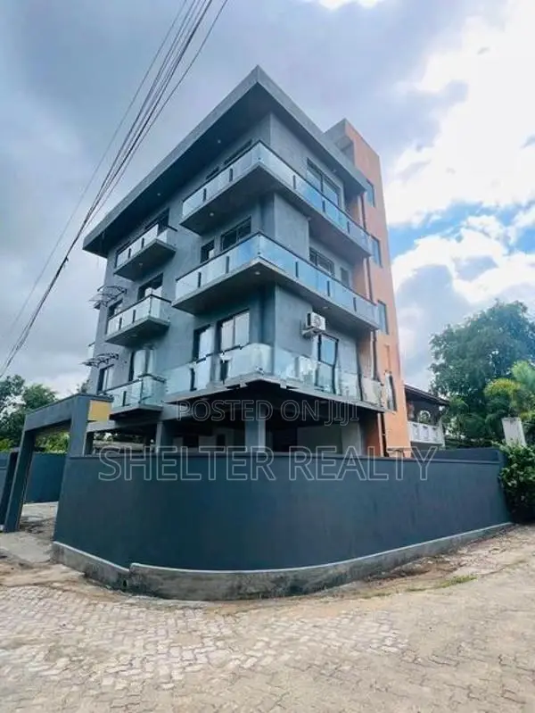 Unfurnished 3 BR spacious apartment for rent in Battaramulla
