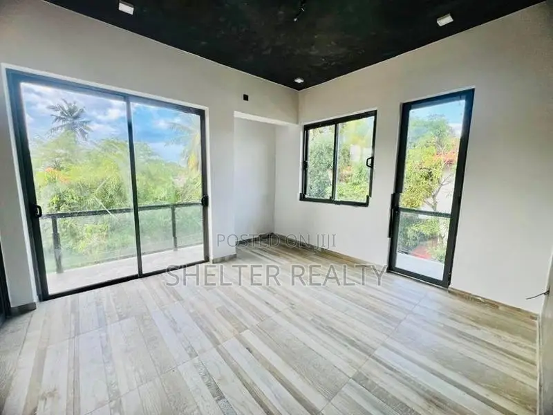 Unfurnished 3 BR spacious apartment for rent in Battaramulla