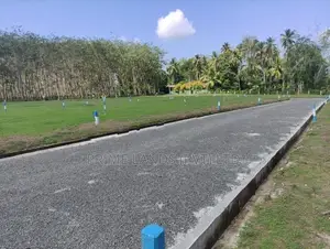 බණ්ඩාරගමට ලඟින් අගනා බිම්කොටස්