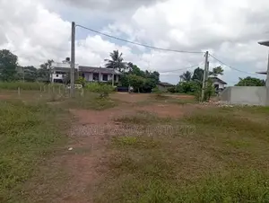 අධිවේගී මාර්ගය අසල මනස්කාන්ත වටපිටාවක් සහිත අගනා බිම්කොටස් කිහිපයක්