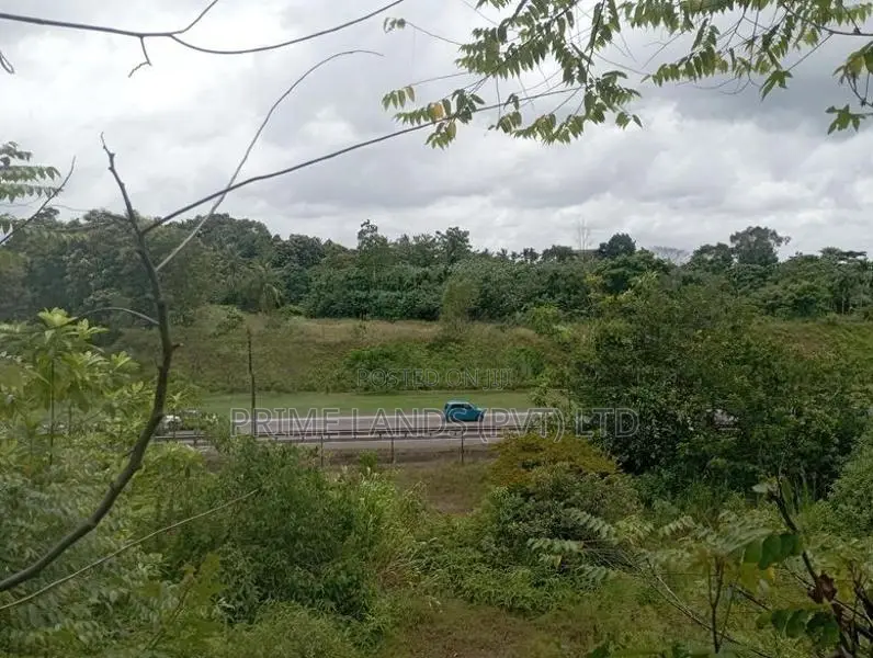 කහතුඩුවට ලඟින් බිම්කොටස්