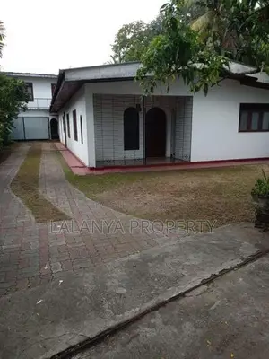 17.65 Perch Land with 2 Houses For Sale in Boralesgamuwa PCCC – A1