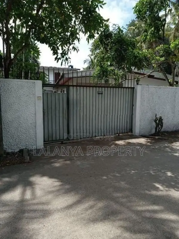 17.65 Perch Land with 2 Houses For Sale in Boralesgamuwa PCCC – A1
