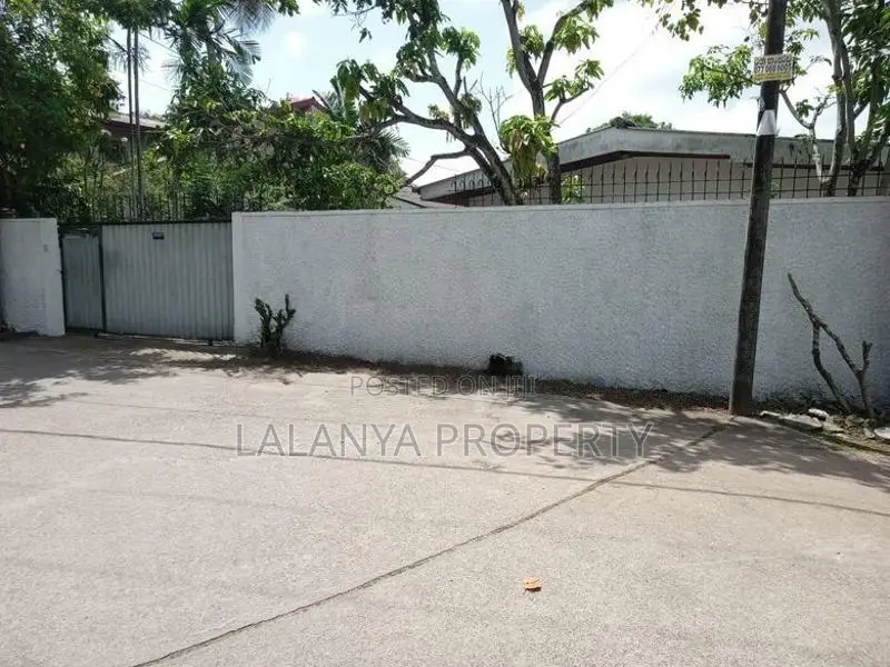 17.65 Perch Land with 2 Houses For Sale in Boralesgamuwa PCCC – A1