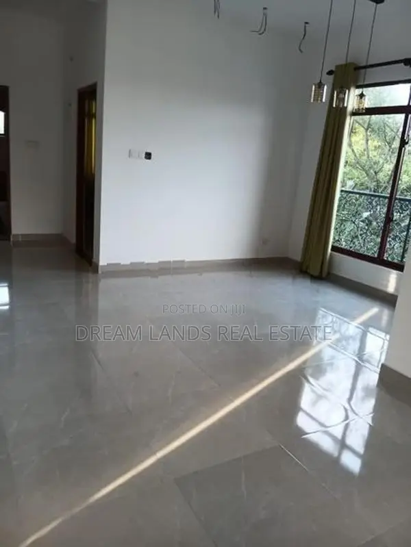 Upstair unit for rent in Boralasgamuwa
