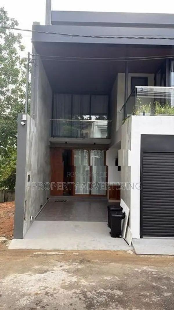 Luxurious House for sale in Battaramulla