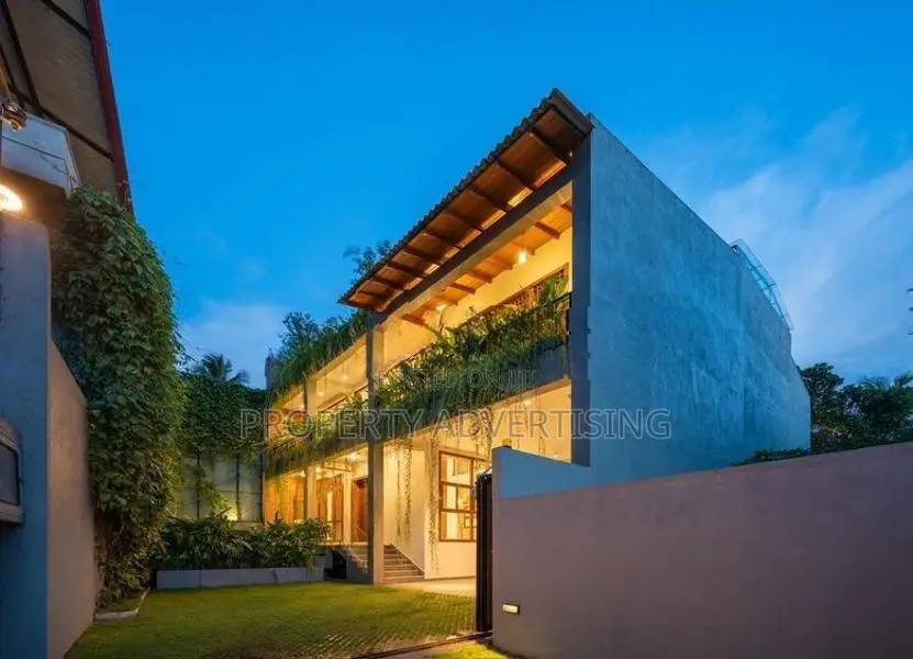 Battaramulla Koswaththa Super Luxury Brand New House For Sale