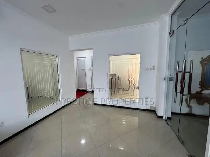 Premium Commercial property for rent - Office space Colombo 3