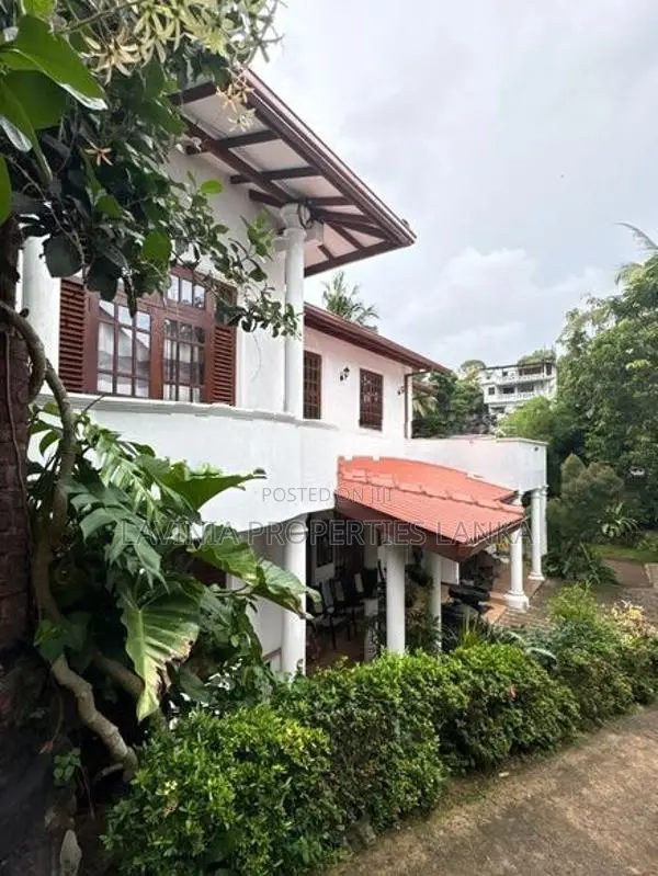 Two-Storey House for Sale – Heenpendala Road, Galle ANU046H