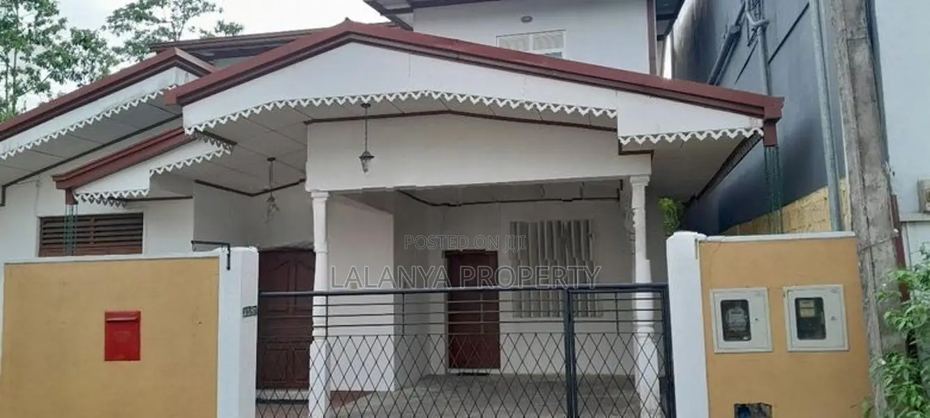 10 Perch 2 Story House with Units for Sale in Malabe. SLLL – A1