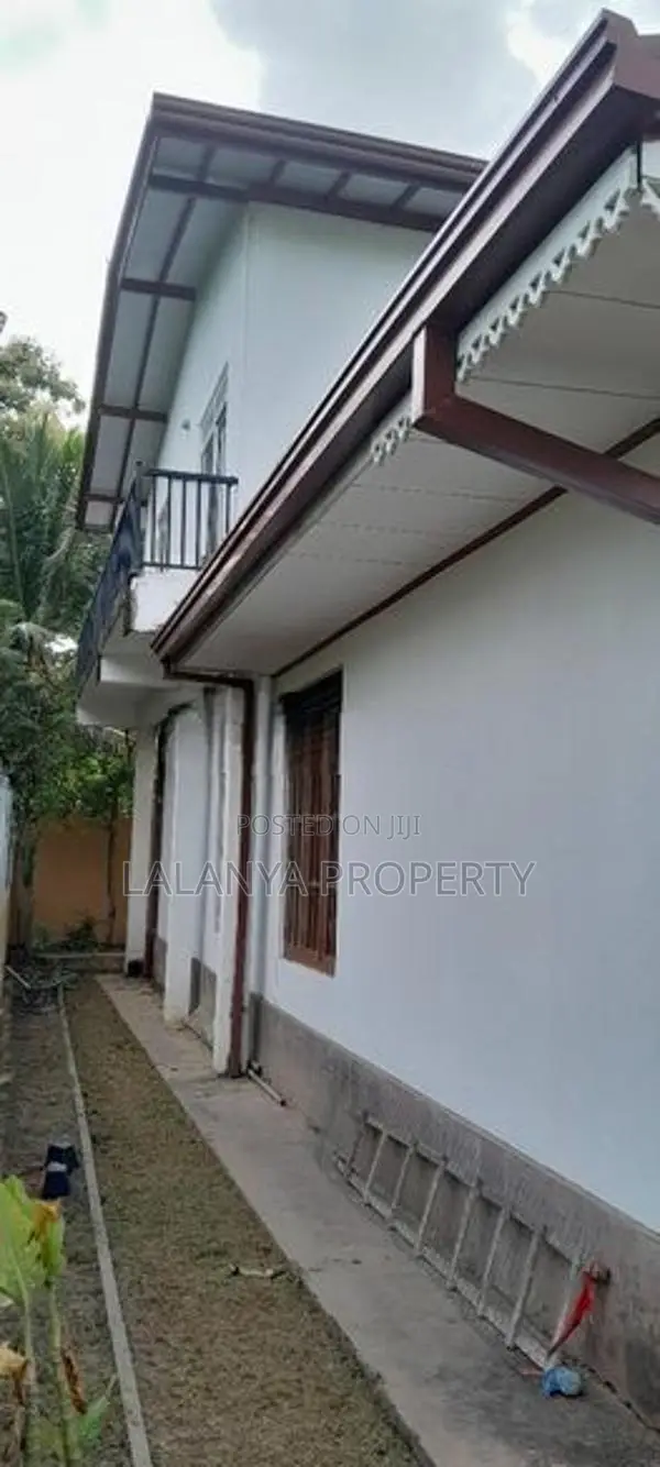 10 Perch 2 Story House with Units for Sale in Malabe. SLLL – A1