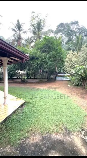 විශාල ඉඩමක් සමග වටිනා නිවසක් Padukka