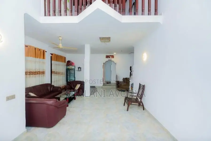 Spacious 2-Story 5-Bedroom House For Rent Galle