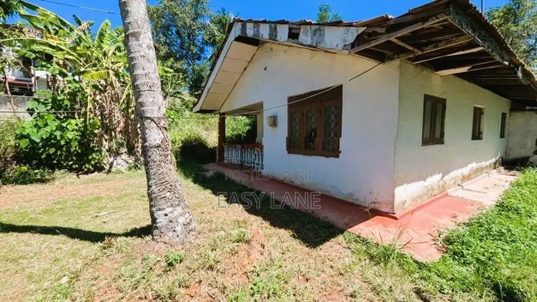 ඉඩමේ වටිනාකමට නිවස / CA 12565
