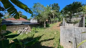 ඉඩමේ වටිනාකමට නිවස / CA 12565