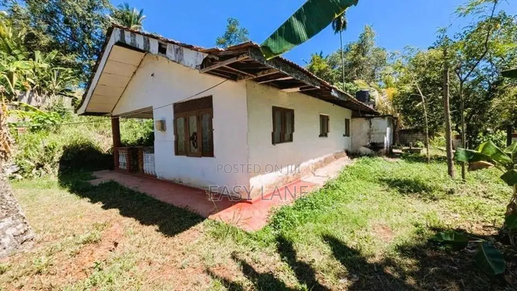 ඉඩමේ වටිනාකමට නිවස / CA 12565