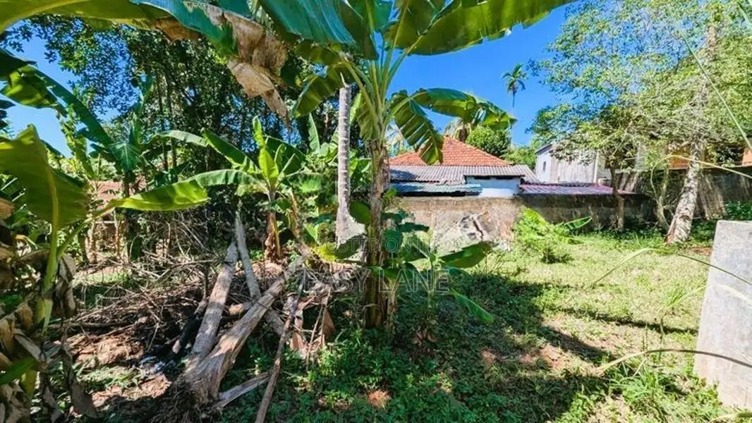 ඉඩමේ වටිනාකමට නිවස / CA 12565