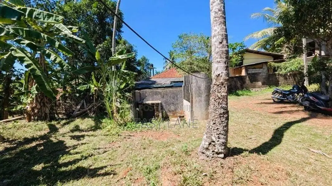 ඉඩමේ වටිනාකමට නිවස / CA 12565