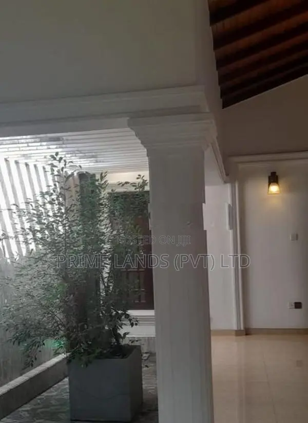 4 Bed Rooms House in Gampaha Wijaya Road