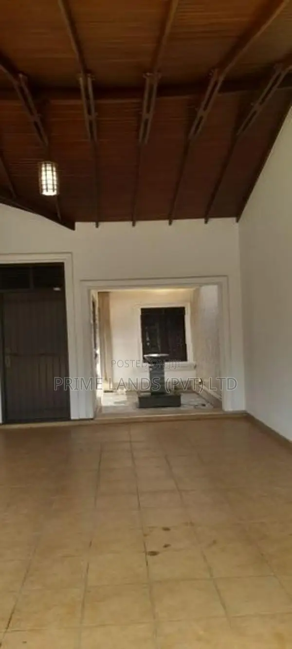 4 Bed Rooms House in Gampaha Wijaya Road