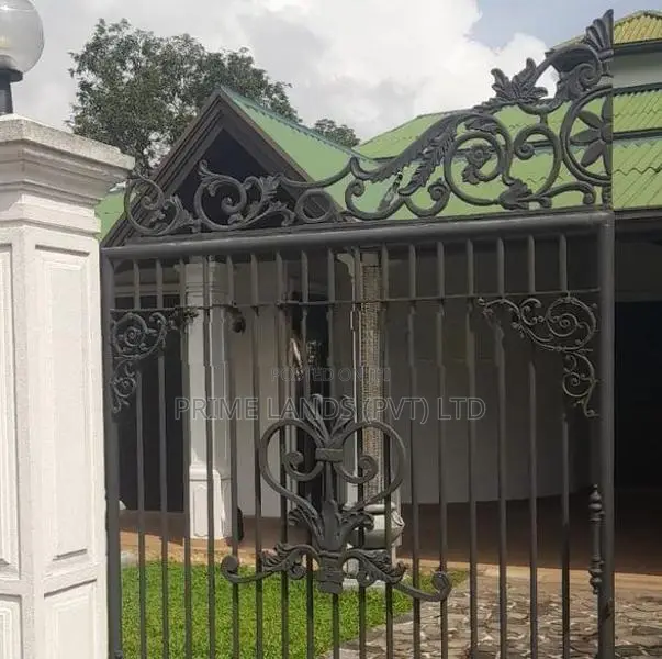 4 Bed Rooms House in Gampaha Wijaya Road