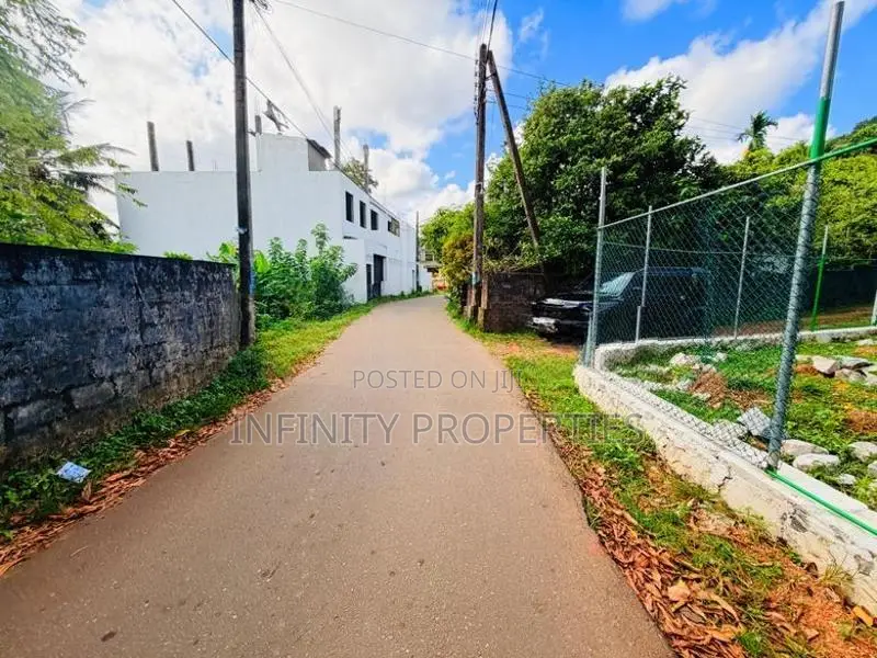 (AF196) 42.9 P Bare Land Sale At Facing Lake Road Thalawathugoda
