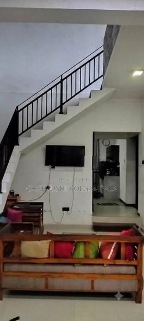 දෙමහල් නිවසක් විකිණීමට කොස්ගම