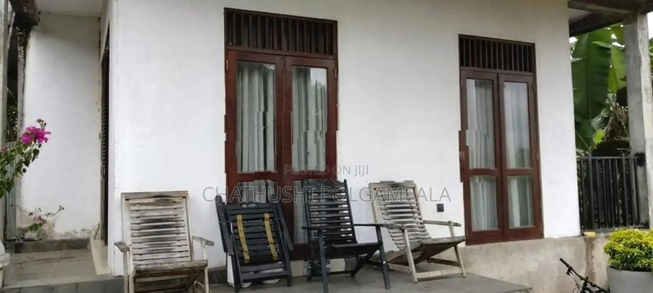දෙමහල් නිවසක් විකිණීමට කොස්ගම