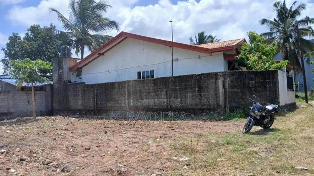 Land for Sale in Neelammahara Road Isuruuyana Katuwawala Boralesgamuwa