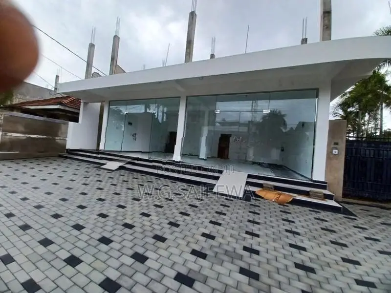 Main Road Facing Commercial Building for Rent in Negombo