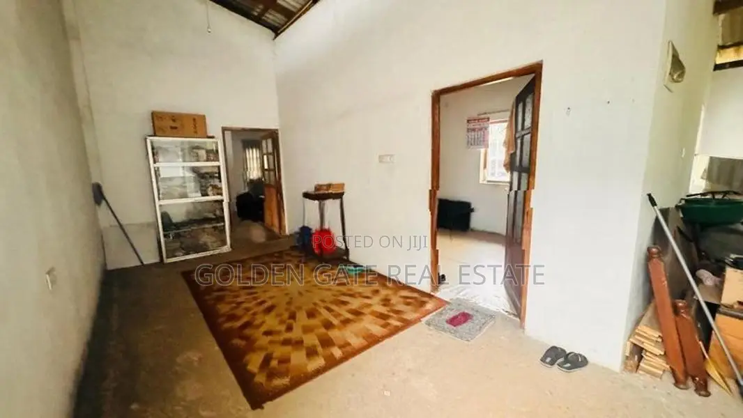 Excellent Commercial Land with House for Sale in Pasyala Town