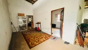 Excellent Commercial Land with House for Sale in Pasyala Town